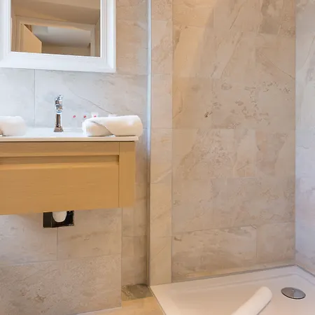 Odette 3* דוביל